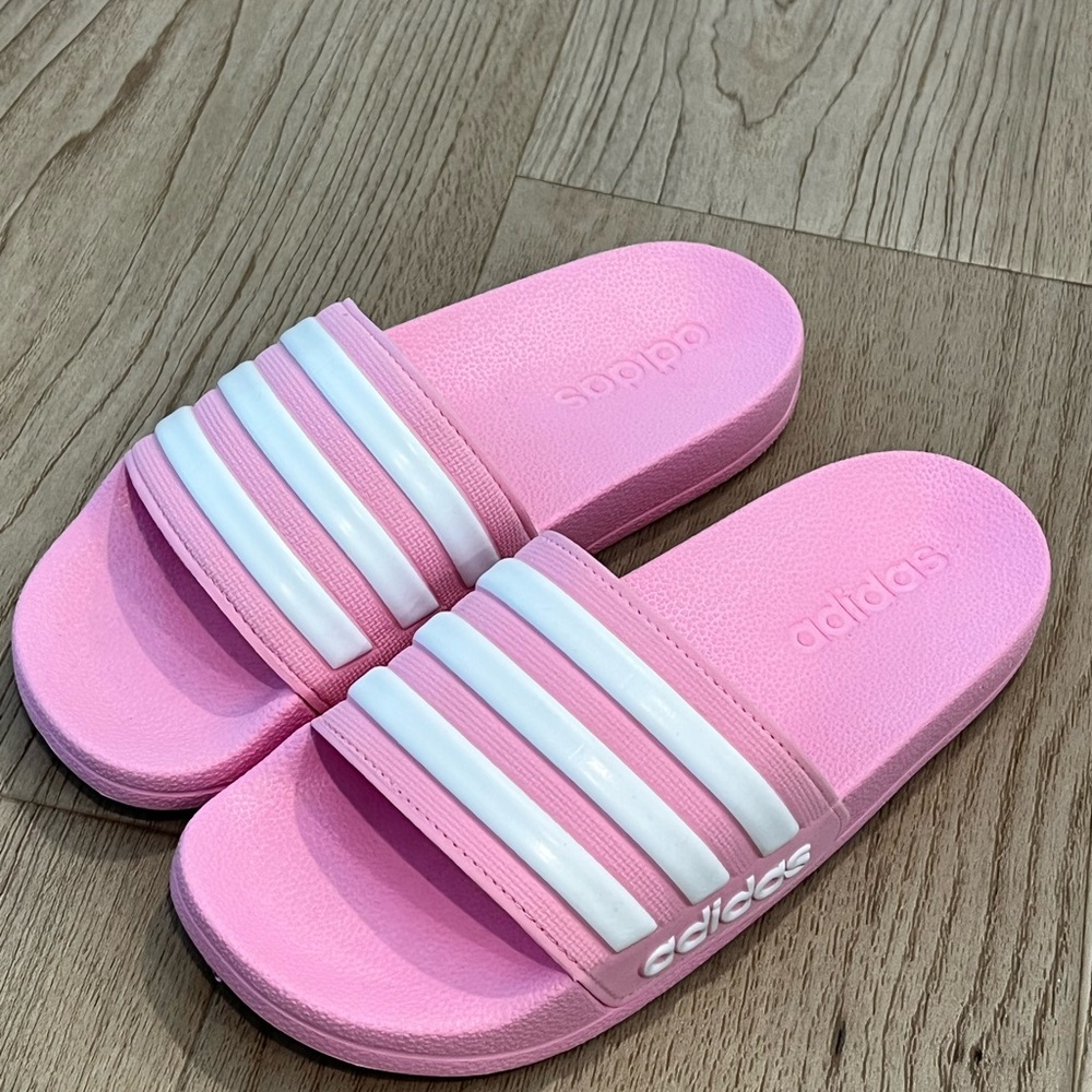 *BRAND NEW* Pink Adidas Adilette Shower Kids Slides US2